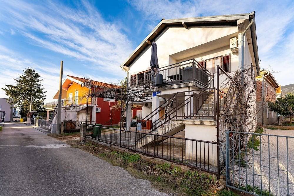 Tolle 1-Zimmer-Wohnung in Gornji Karin 1