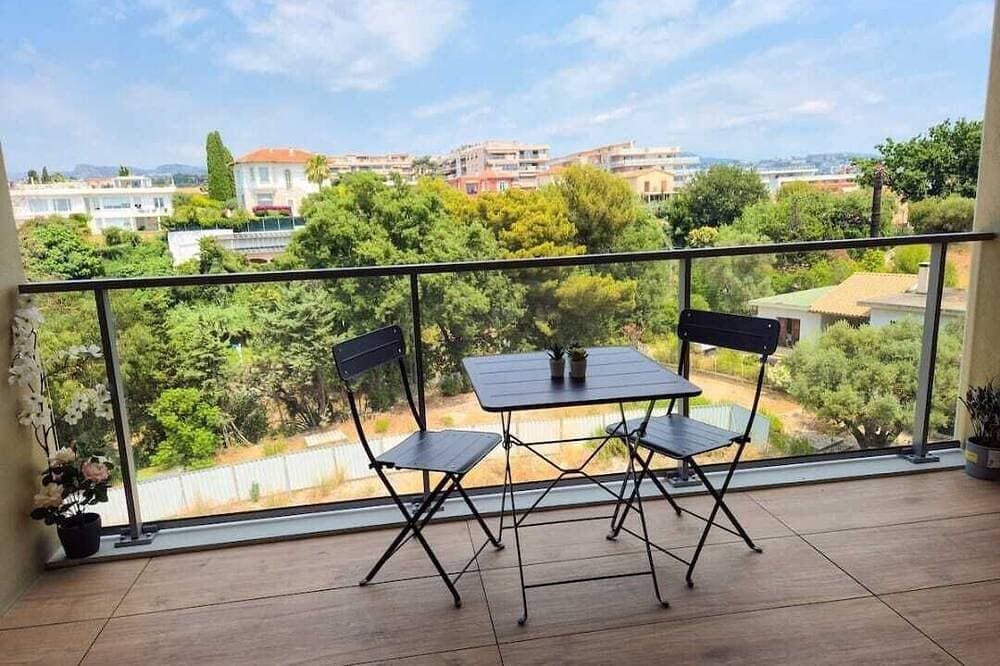 Foto 9 von 9: Modern, Brand-New Apartment with AC & Rooftop Pool – Walk to Beach & Port