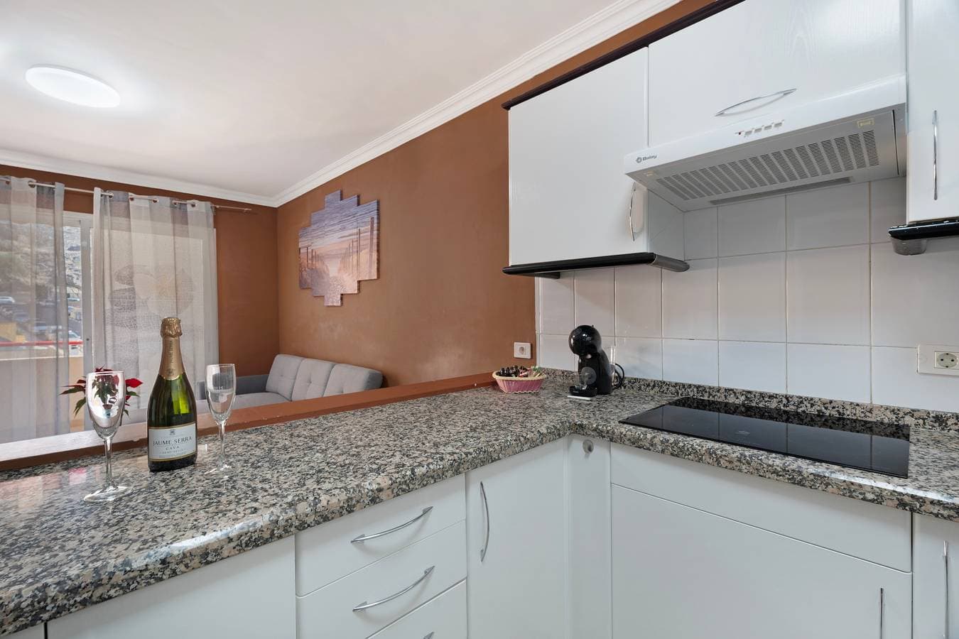 Foto 12 von 25: Ferienwohnung 'La Casita De Edu' mit Gemeinschaftspool, Balkon und Wi-Fi