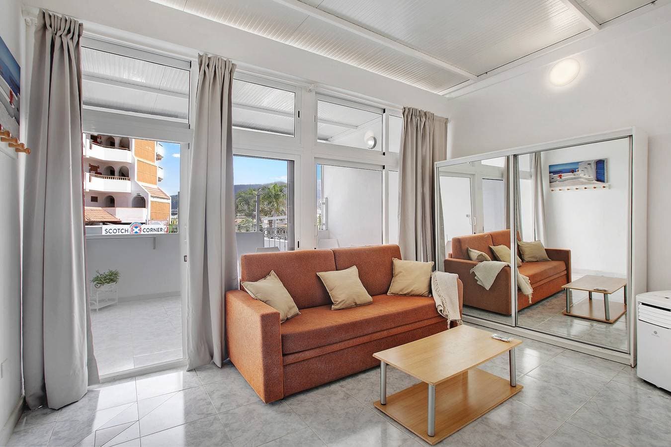 Foto 8 von 27: Ferienwohnung 'Apartamento Costa Adeje' mit privater Terrasse, WLAN und Klimaanlage