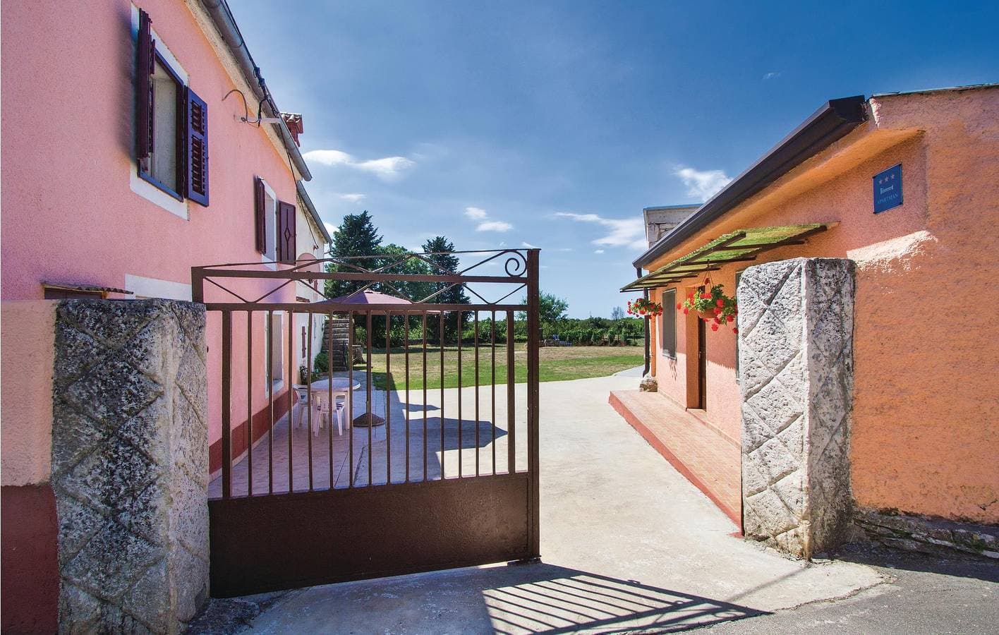 Foto 12 von 27: Charmante Ferienwohnung mit Terrasse, Parkplatz und 2,5 km Entfernung zum Stadtzentrum von Butkovići