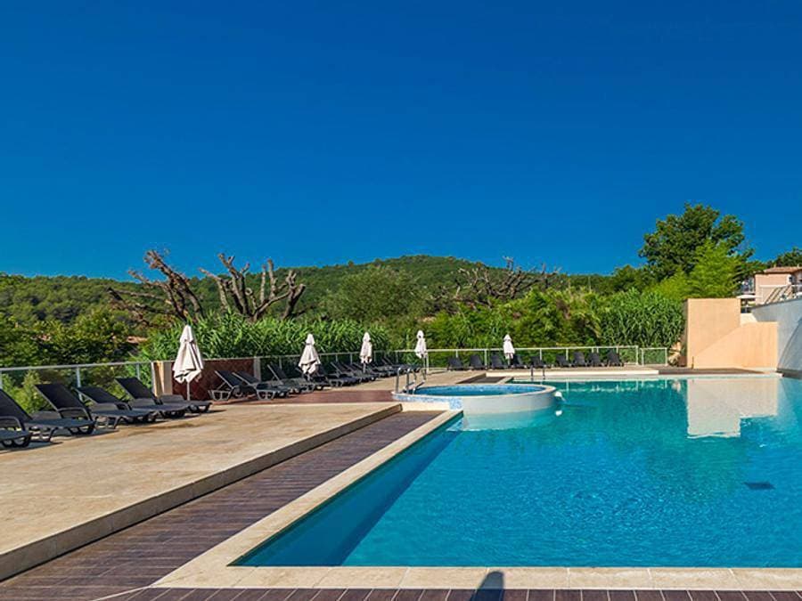 Foto 7 von 23: Résidence Le Domaine de Camiole - Vacancéole - Studio 2 personen - 15 bis 21 m²