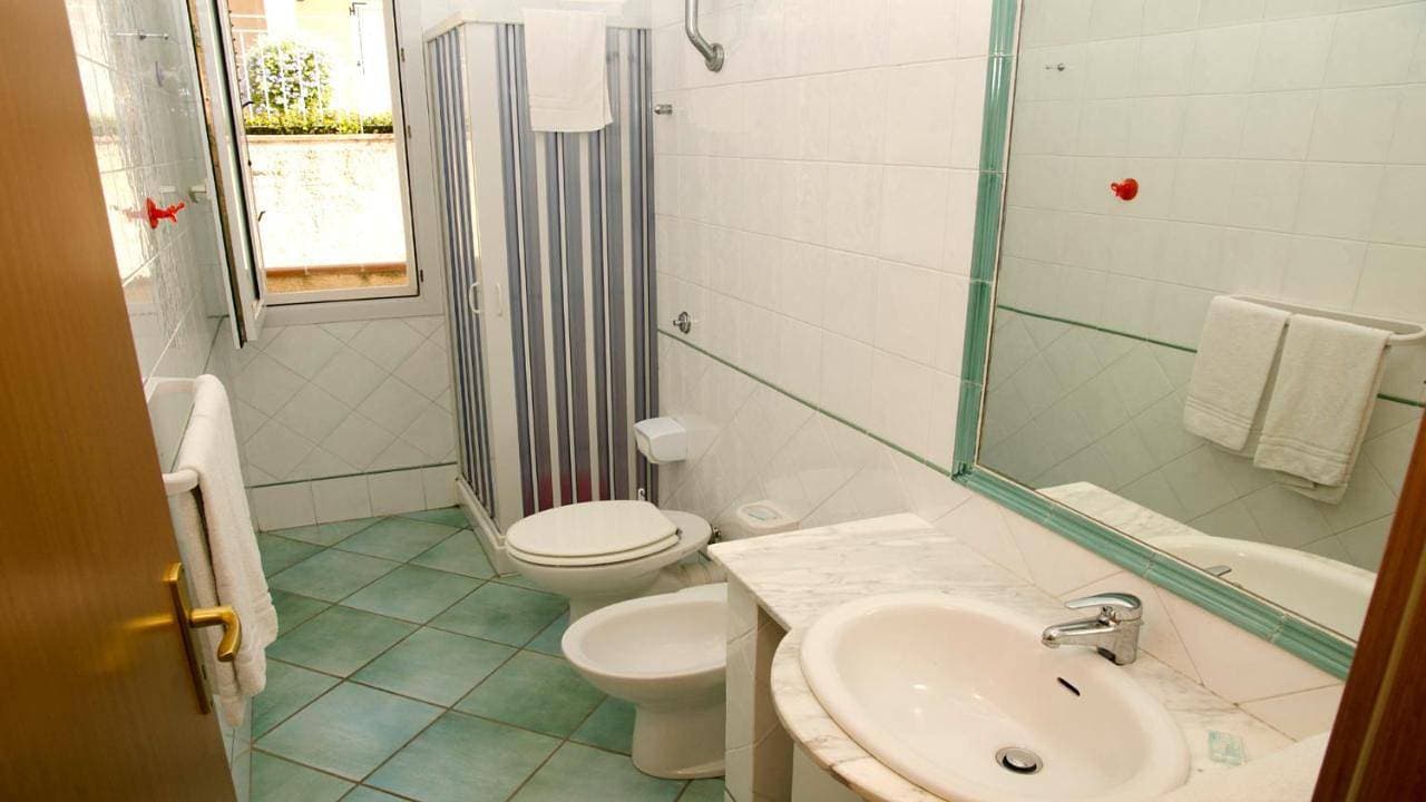 Foto 8 von 40: Two-Bedroom Apartment (4 Adults)