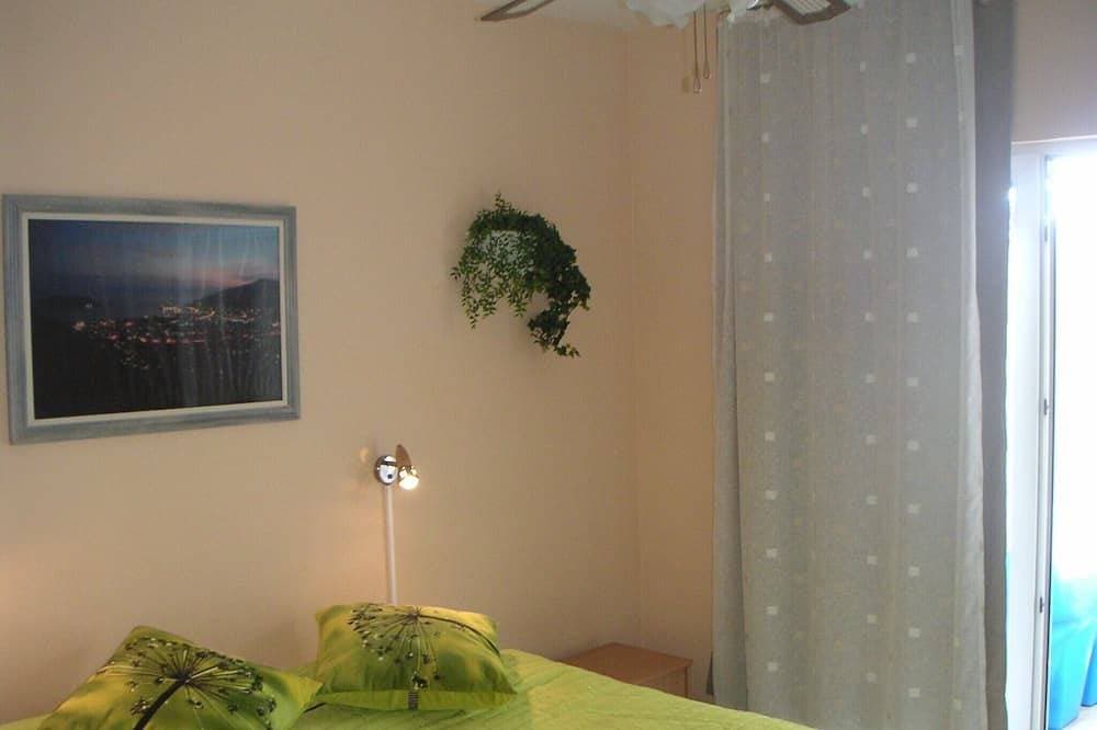 Foto 3 von 22: Panoramablick Wohnung in Rafailovici. 200 m von den Sandstränden.