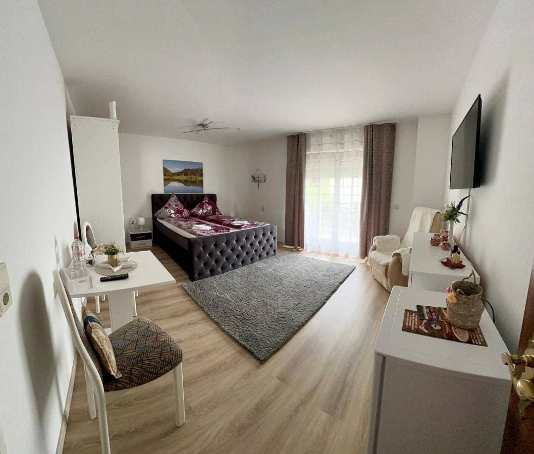 Foto 5 von 13: Double Room with Private Bathroom