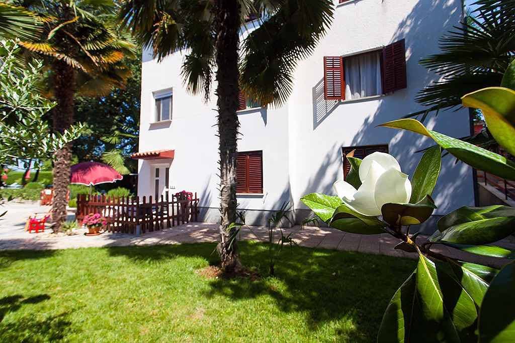 Foto 9 von 35: Ferienwohnung mit Pool und Klimaanlage