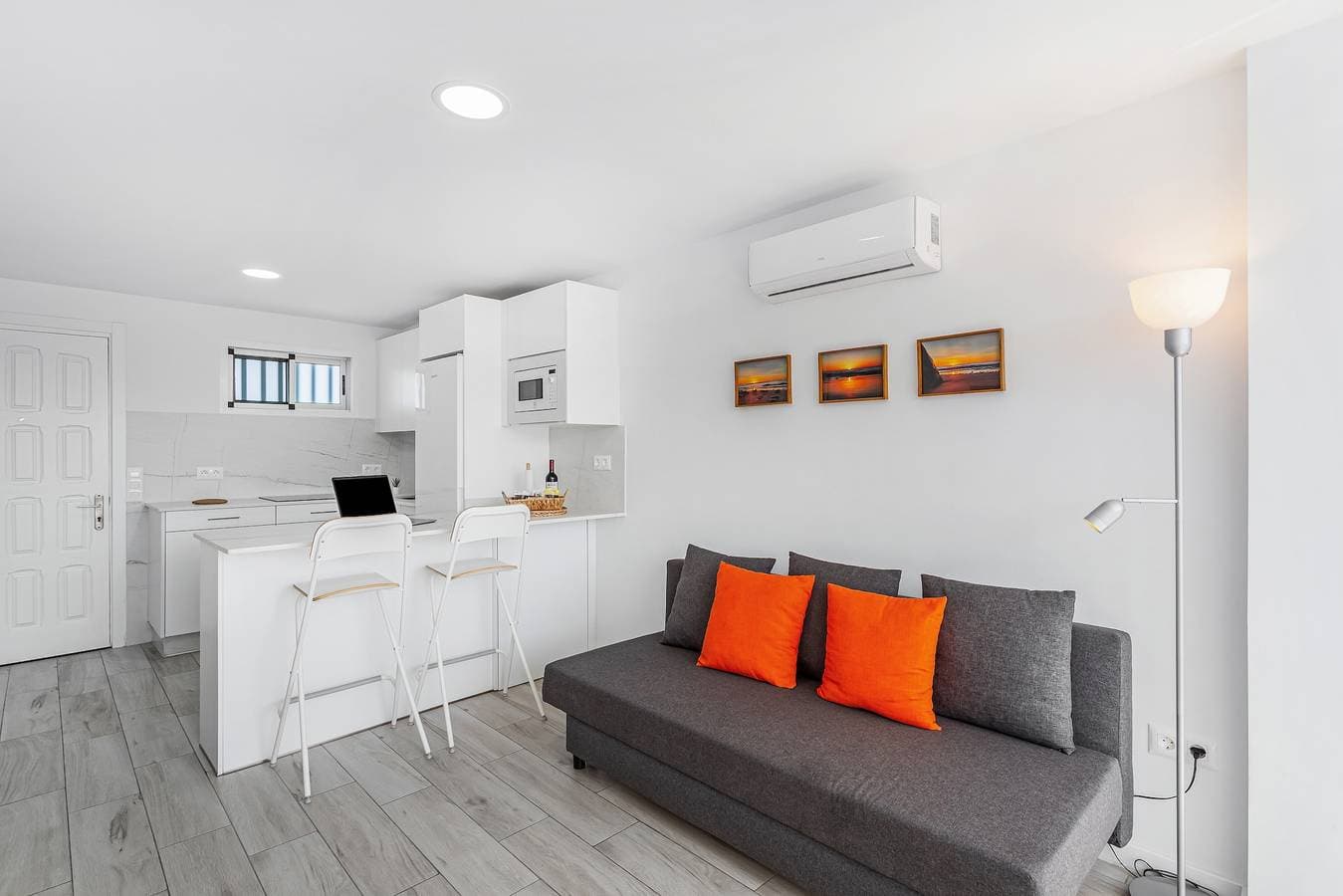 Foto 6 von 28: Neu renovierte Ferienwohnung direkt am Meer mit Meerblick und Klimaanlage