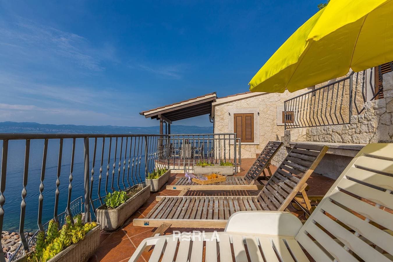 Foto 9 von 61: Ferienhaus Bella Mare mit herrlichem Meerblick 50m vom Strand in Vrbnik auf der Insel Krk