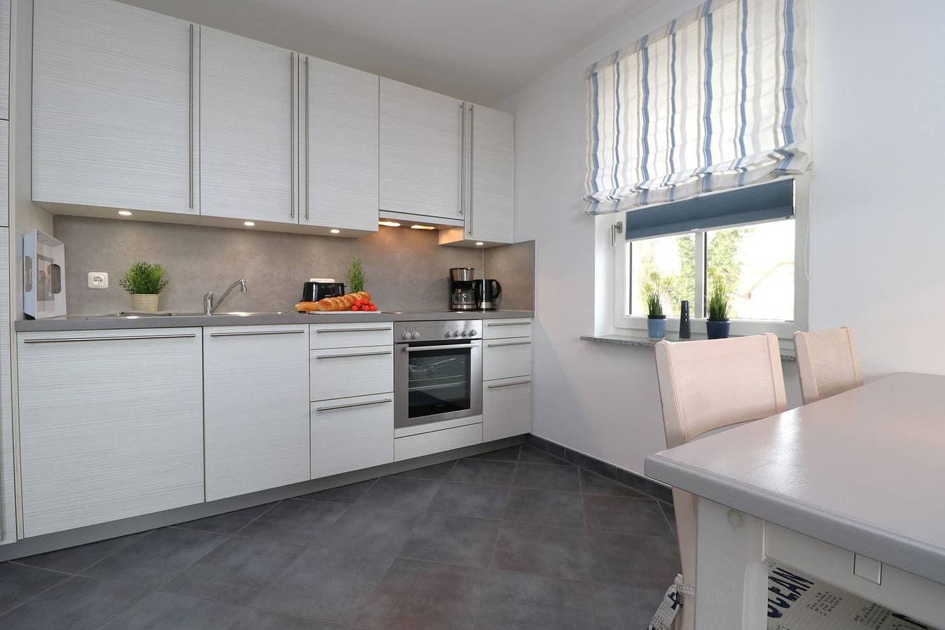 Foto 12 von 36: Ferienwohnung mit Boddenblick und 2 Balkonen, direkt am Ahrenshooper Hafen