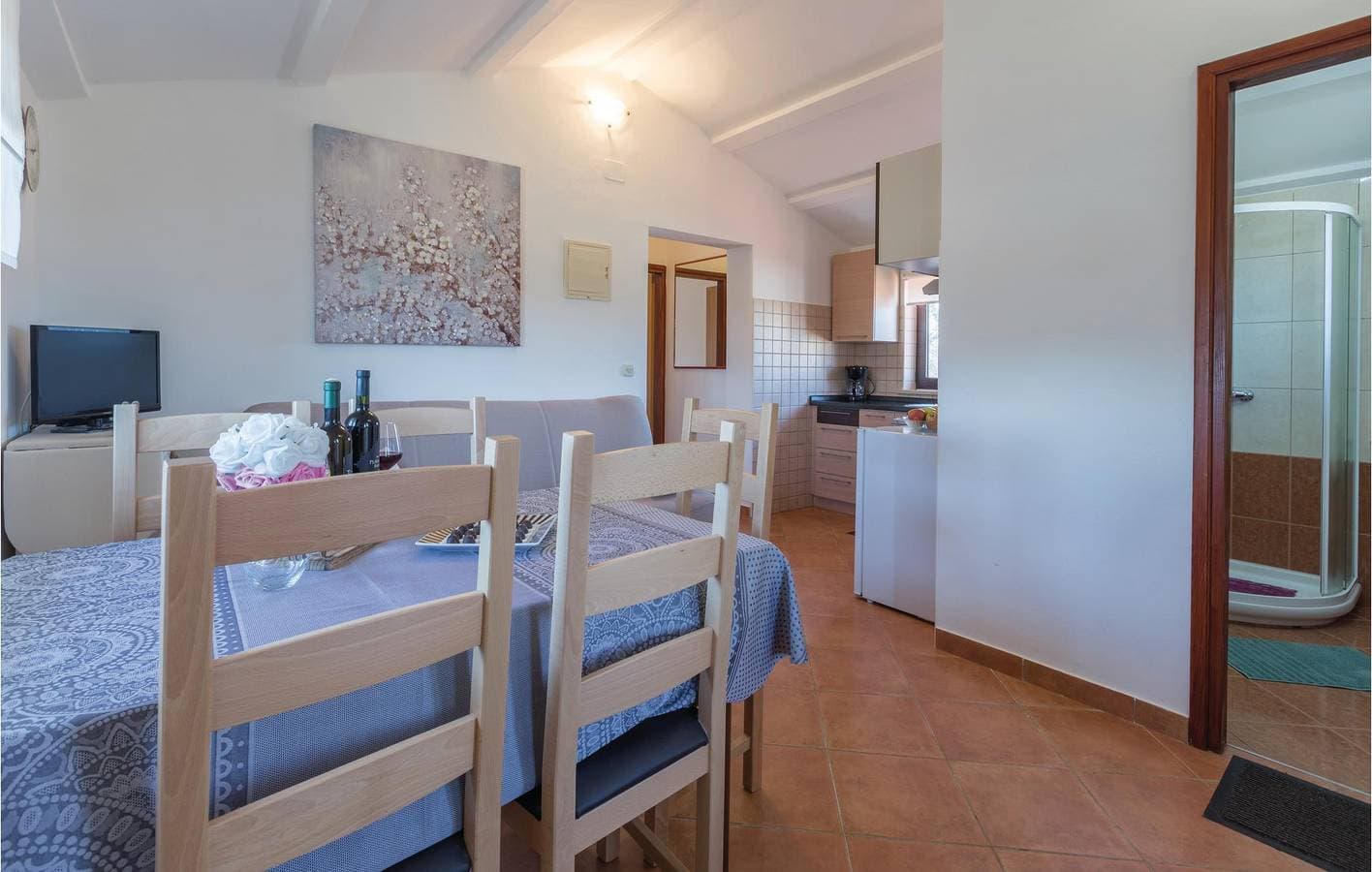 Foto 3 von 24: Gemütliche 2-Zimmer-Wohnung mit Terrasse und Parkplatz, WLAN inklusive