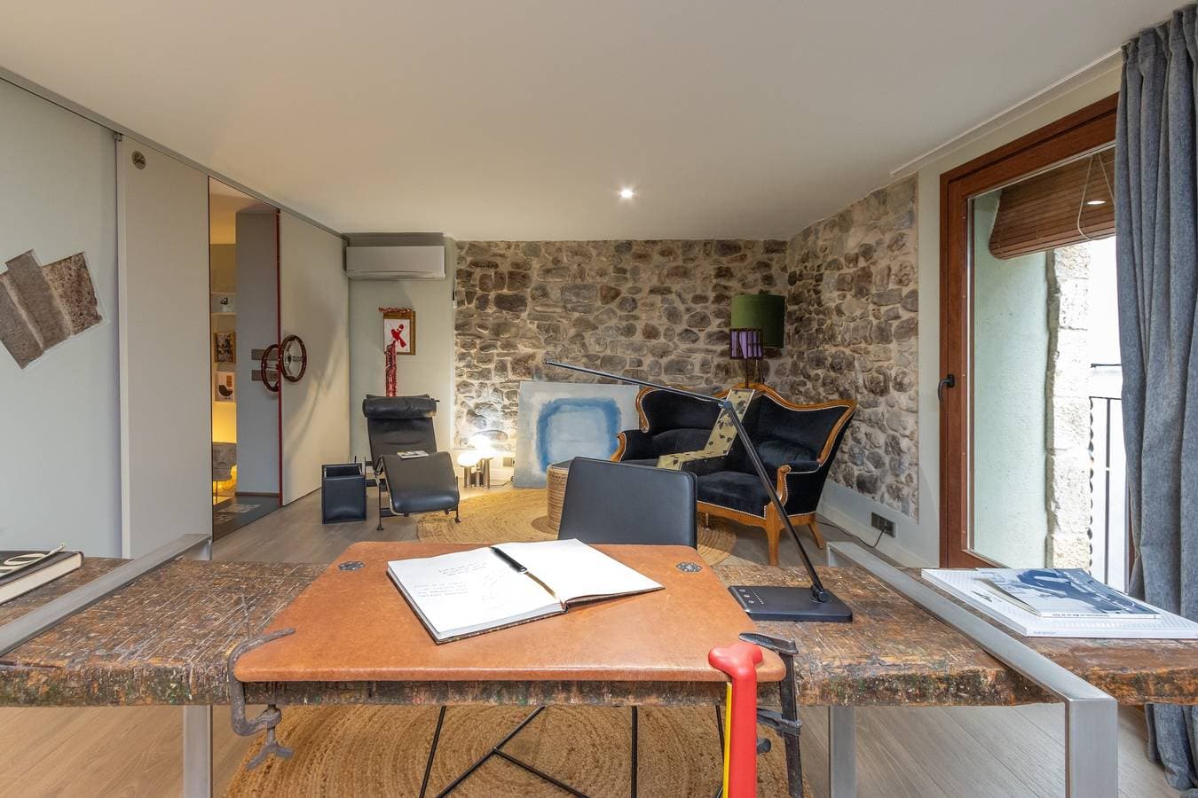 Foto 11 von 24: Kel Domènech – Luxusapartment für Kunstliebhaber im historischen Besalú