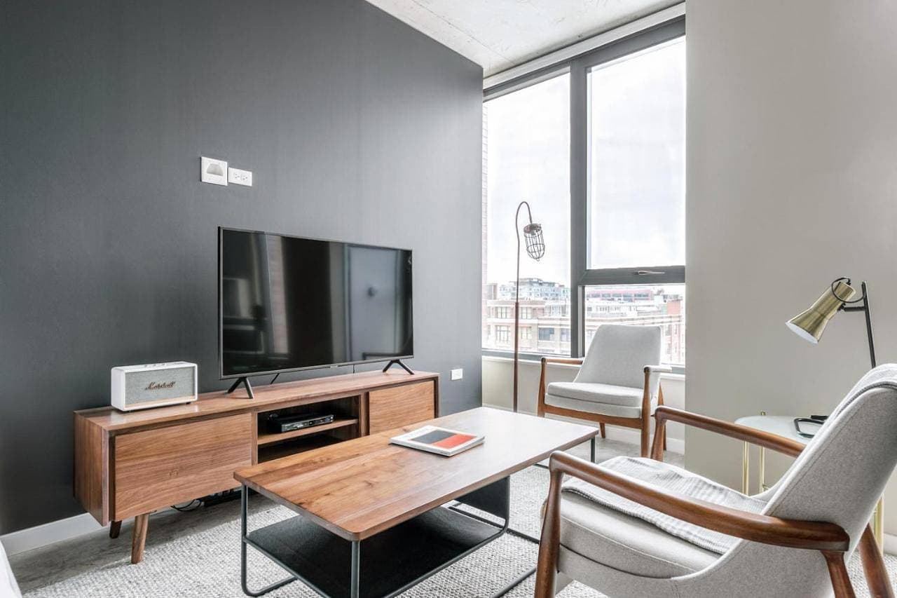 Loop Studio w Pool Gym nr Merchandise Mart L CHI-253 1