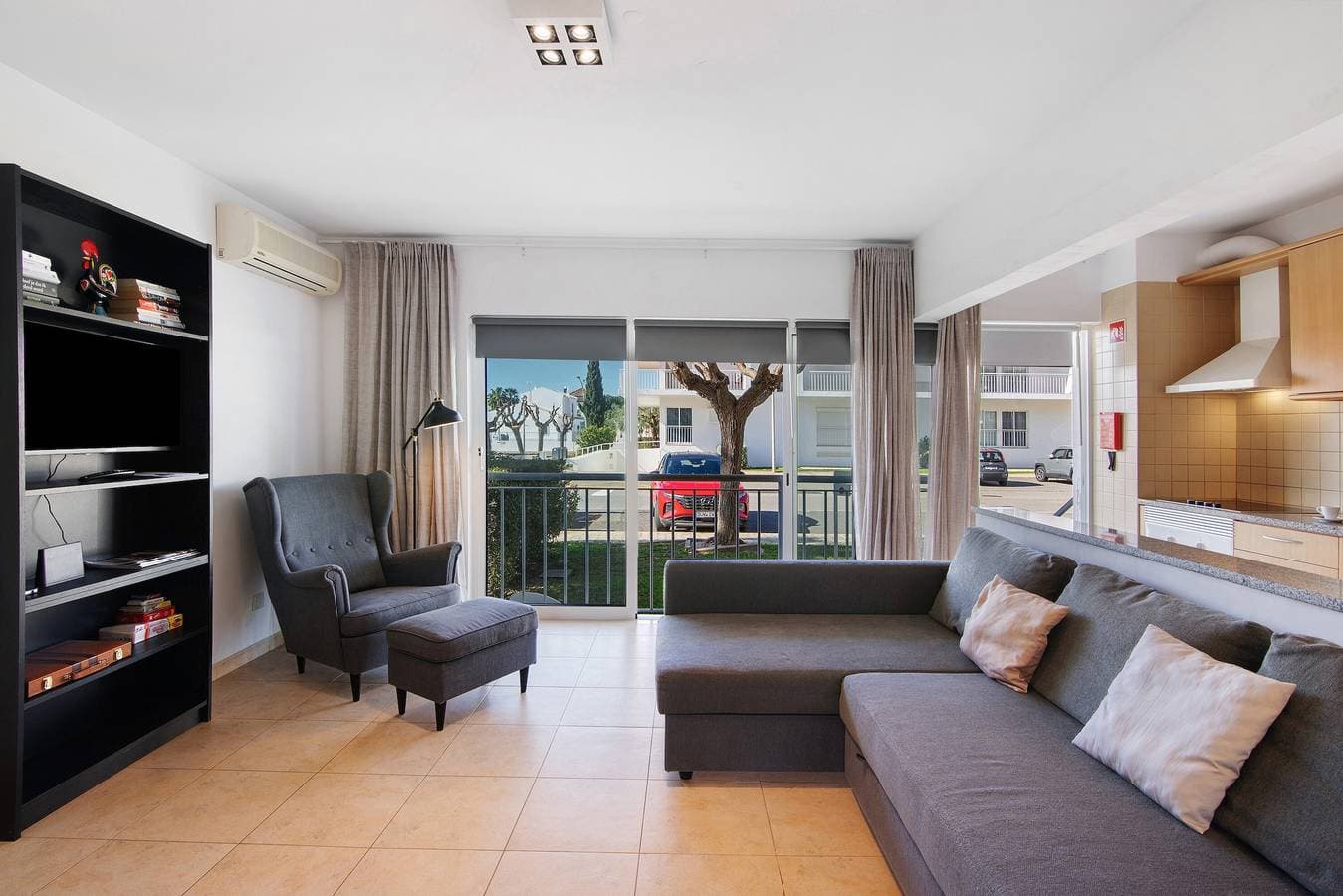 Foto 5 von 24: Ferienwohnung 'Costa Cabanas 54' mit Gemeinschaftspool, Garten und Klimaanlage