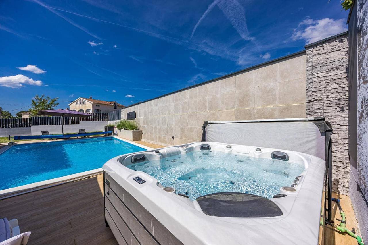 Foto 4 von 5: Villa with Private Pool