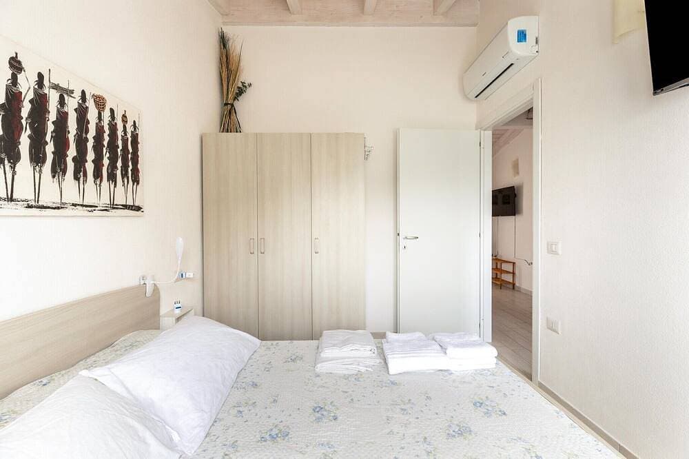 Foto 7 von 30: Dachgeschoss mit Terrasse und Schwimmbad