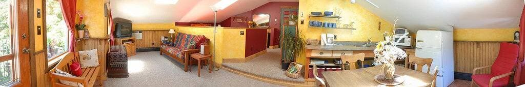 Foto 6 von 37: Mistiso Place Ferienwohnungen -Kokanee Suite