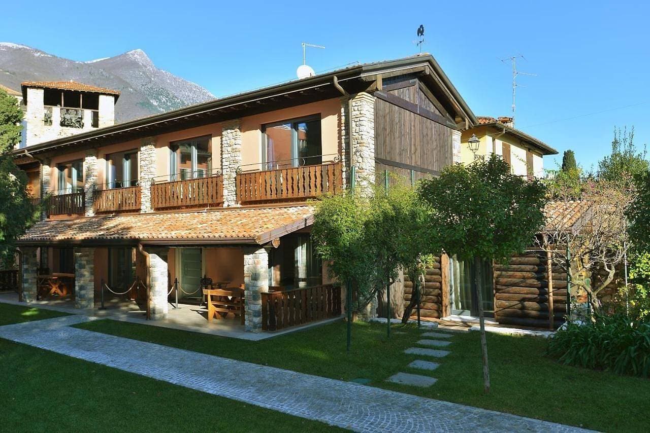 Foto 13 von 40: Ferienwohnung Al Segnavento Tramontana mit Pool, Terrasse & Parkplatz am Seeufer