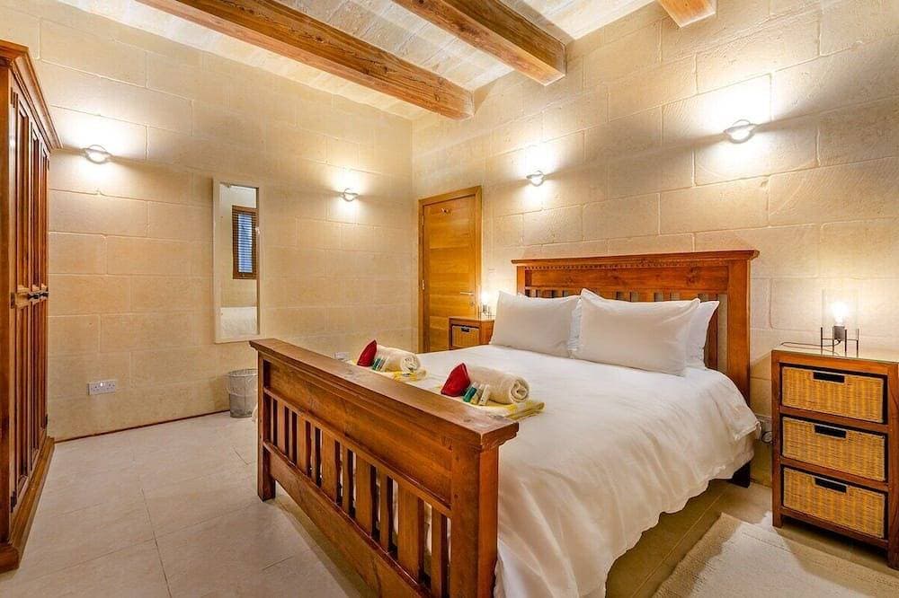 Foto 2 von 28: Escape w/Private pool, indoor hot tub & BBQ terrace