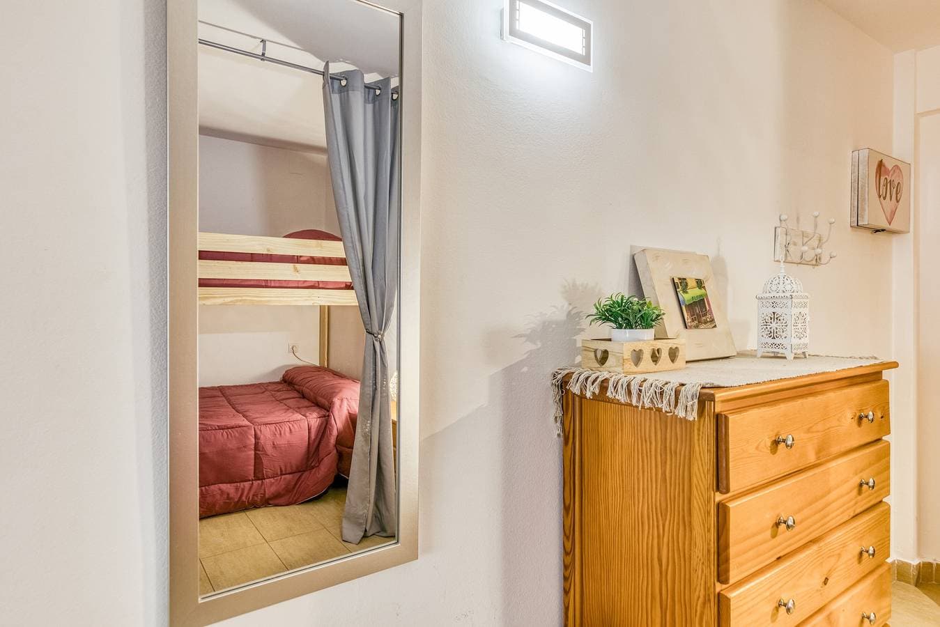 Foto 13 von 23: Ferienwohnung "Karina 17" mit Meerblick, A/C, WLAN & Parkplatz