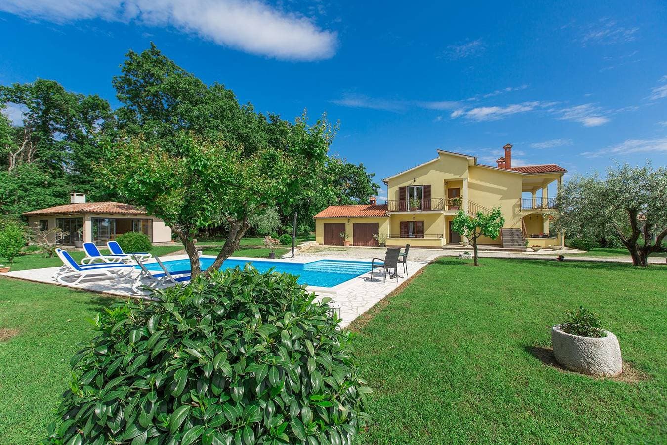 Foto 10 von 32: Hundefreundliches Paradies mit Pool, Spielplatz, Grillbereich, privater Terrasse