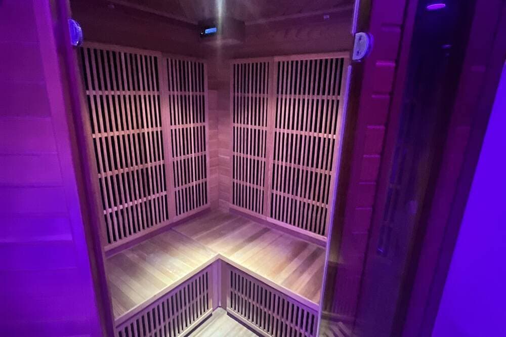 Foto 11 von 13: Maison Appartement Triplex Avec Jacuzzi et Sauna