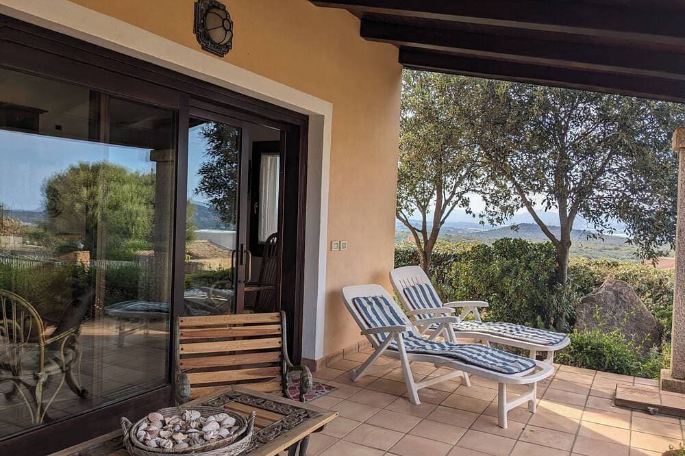 Foto 12 von 13: Casa Singola Immersa nel Verde con Vista Mare