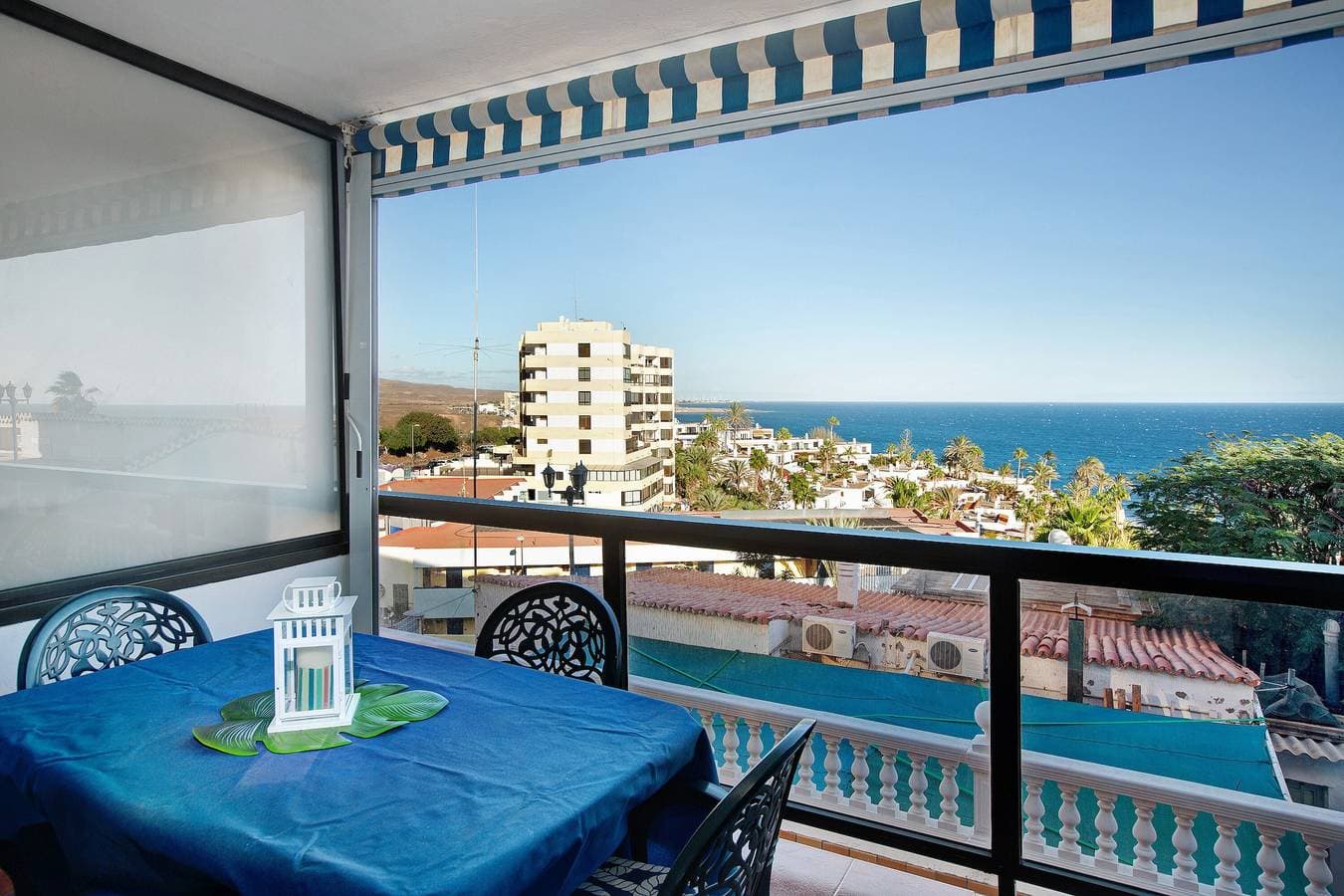 Foto 3 von 23: Apartamento Sol Del Sur mit Meerblick, Pool, WLAN und Garten