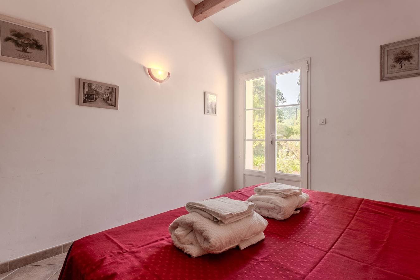 Foto 11 von 24: Zimmer "Cigale" mit Gemeinschaftspool, WLAN und Klimaanlage