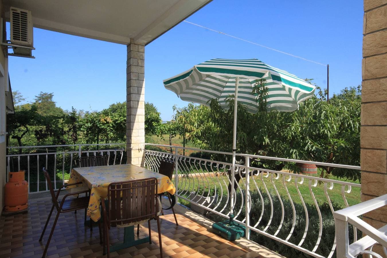 2-Zimmer-Ferienwohnung mit Terrasse Basanija, Umag A-7149-b 1