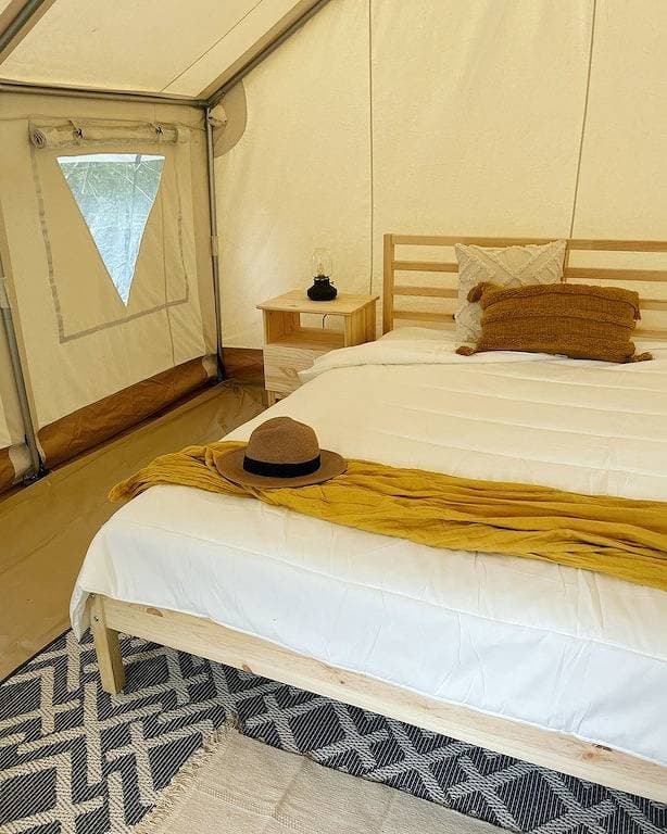 Foto 2 von 6: Beautiful Tent at Camp Northern Lights!