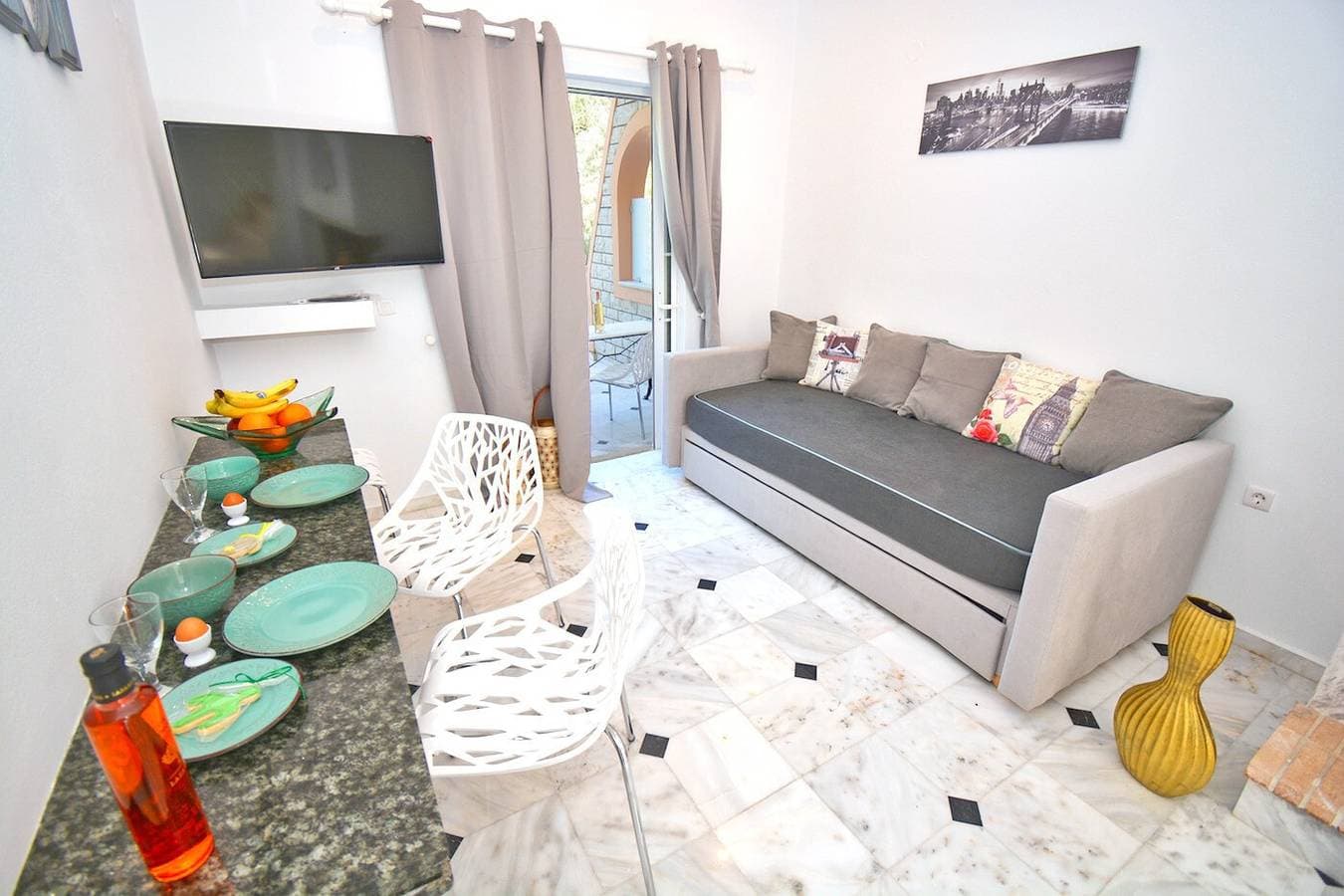 Foto 3 von 33: Apartment 'Doliva Anthi' mit privatem Whirlpool, Bergblick, WLAN und Klimaanlage