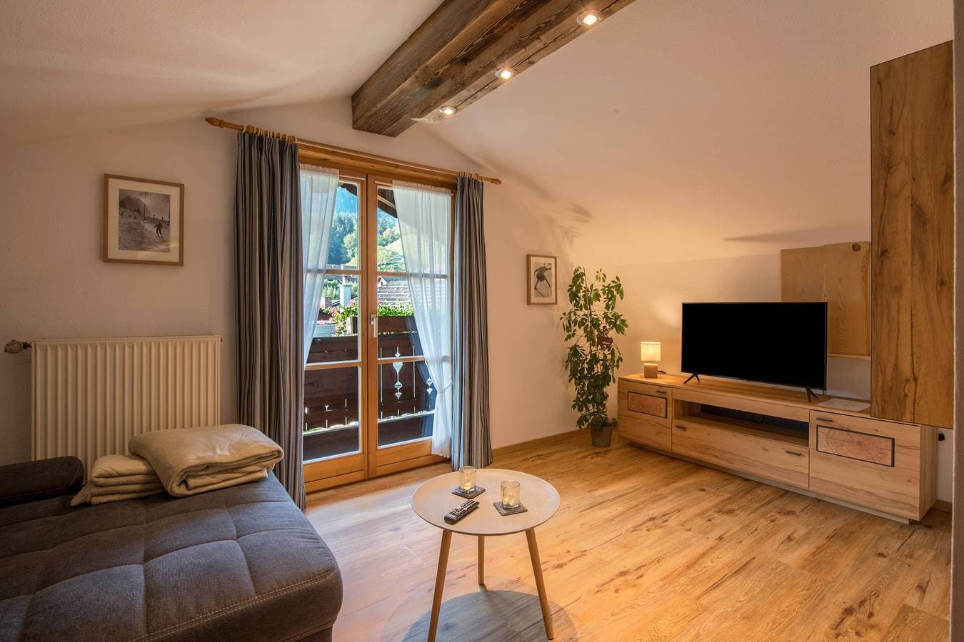 Foto 7 von 25: Ferienwohnung 'Gipfelblick' mit Bergblick, Balkon und WLAN