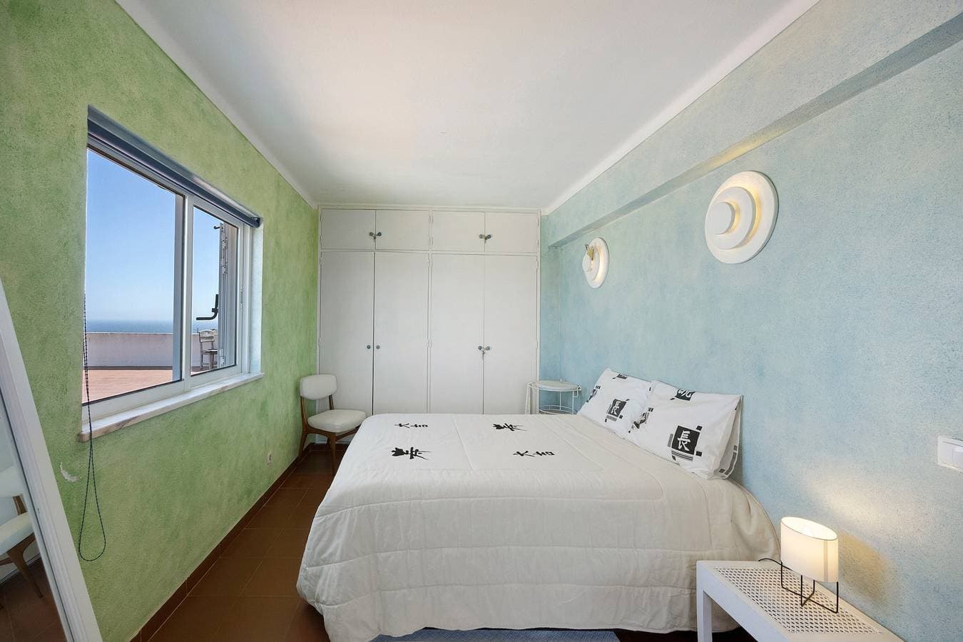 Foto 12 von 22: Ferienhaus 'Surf Spot' mit Bergblick, Gemeinschaftsterrasse und Balkon