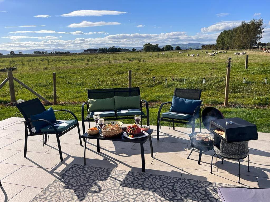 Foto 3 von 17: Sunset Cottage  - Sleeps 6 - Parking - Garden