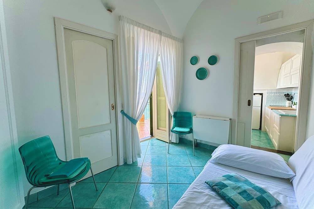 Foto 6 von 27: Romantic cottage, wide terrace overlooking the sea.
