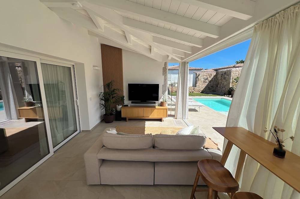 Villa Sisine, 🏊 Private pool, Just a 5-Minute Walk from the Beach 1