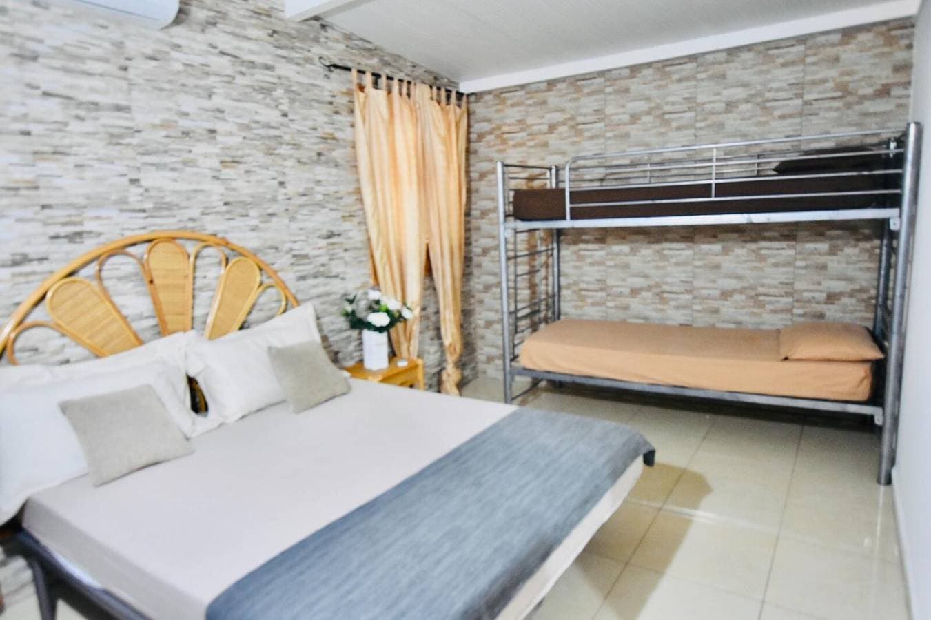 Foto 7 von 22: Ferienhaus 'Villa Gaudì - Batllò' mit privater Terrasse, WLAN und Klimaanlage