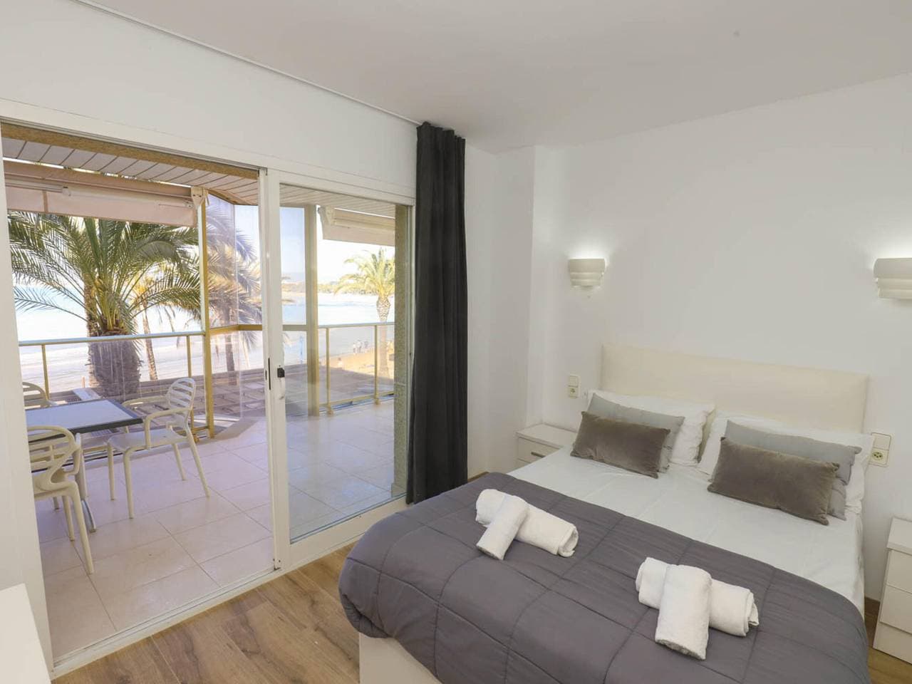 Foto 10 von 20: Modernes Apartment mit Meerblick, direktem Strandzugang und großer Terrasse in Salou