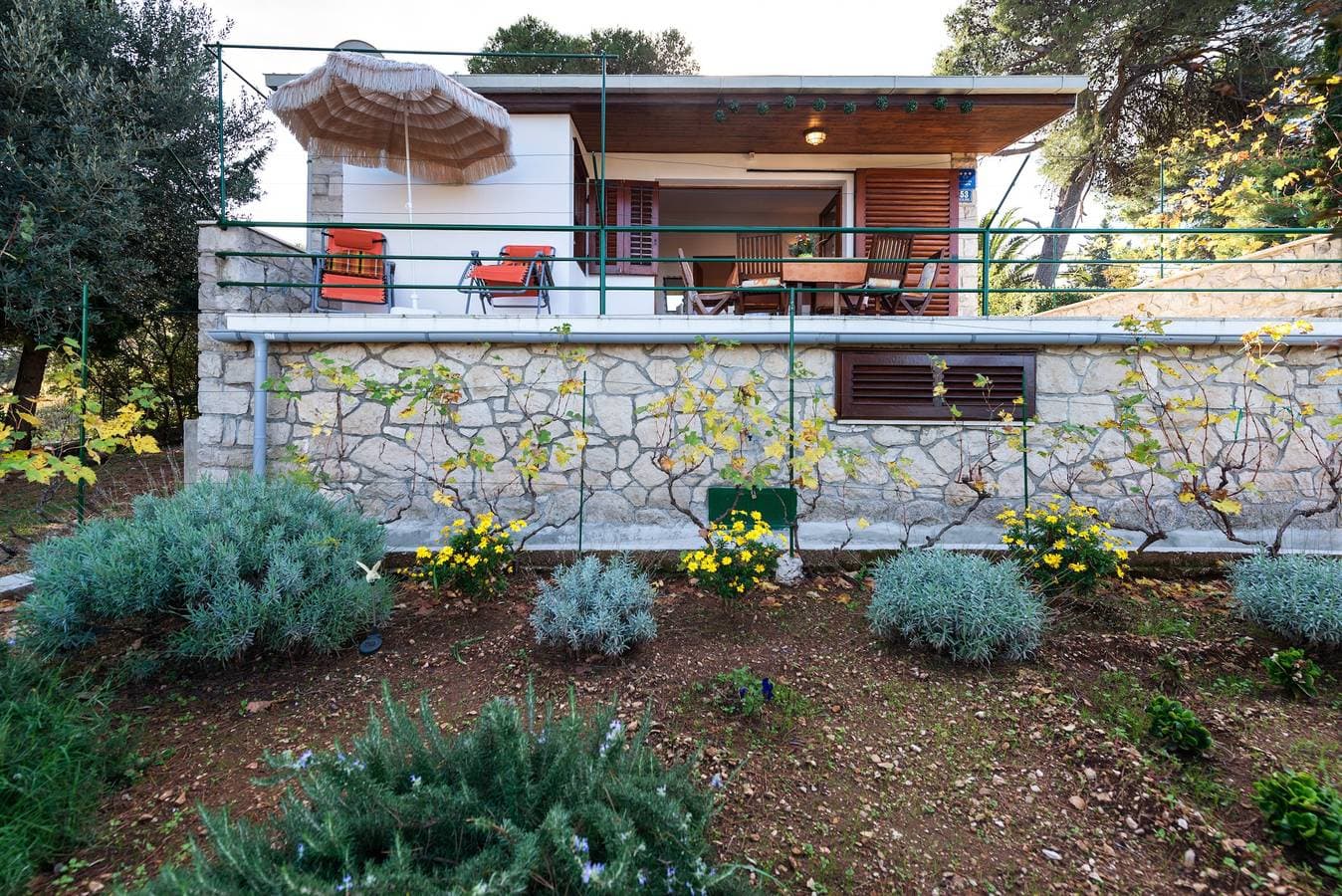 Foto 3 von 34: 2-Zimmer-Haus mit Terrasse und Meerblick Postira, Brac K-6052