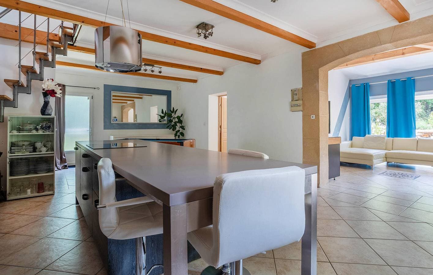 Foto 4 von 26: Modernes Apartment mit Pool, Parkplatz & WiFi - 2km nach Le Val