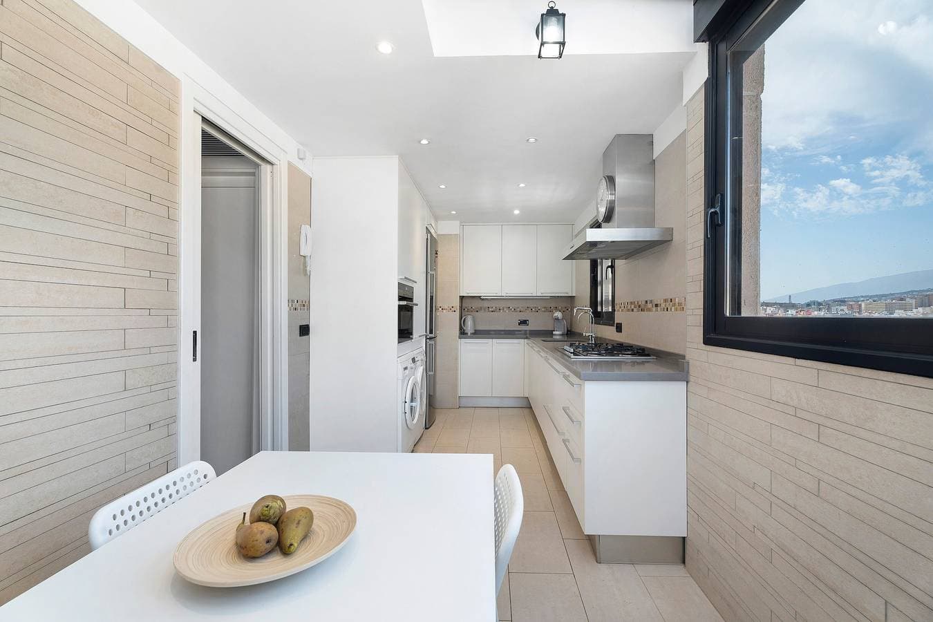 Foto 11 von 28: Ferienhaus 'Piso De Lujo' mit Meerblick, WLAN und Klimaanlage
