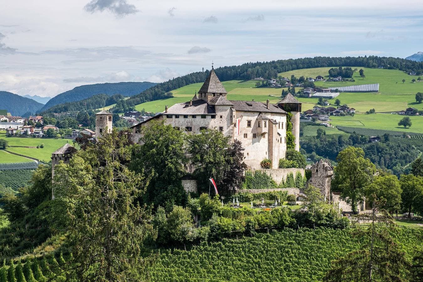 Foto 4 von 45: Ferienwohnung "Schlosshof Hänsel und Gretel" mit Bergblick, Balkonen und WLAN