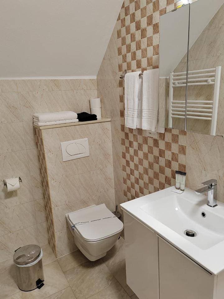 Foto 10 von 10: Double or Twin Room with Balcony