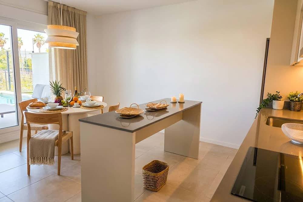 Foto 9 von 16: Pool * 5 min to Beach * Free Parking * Fenced Yard