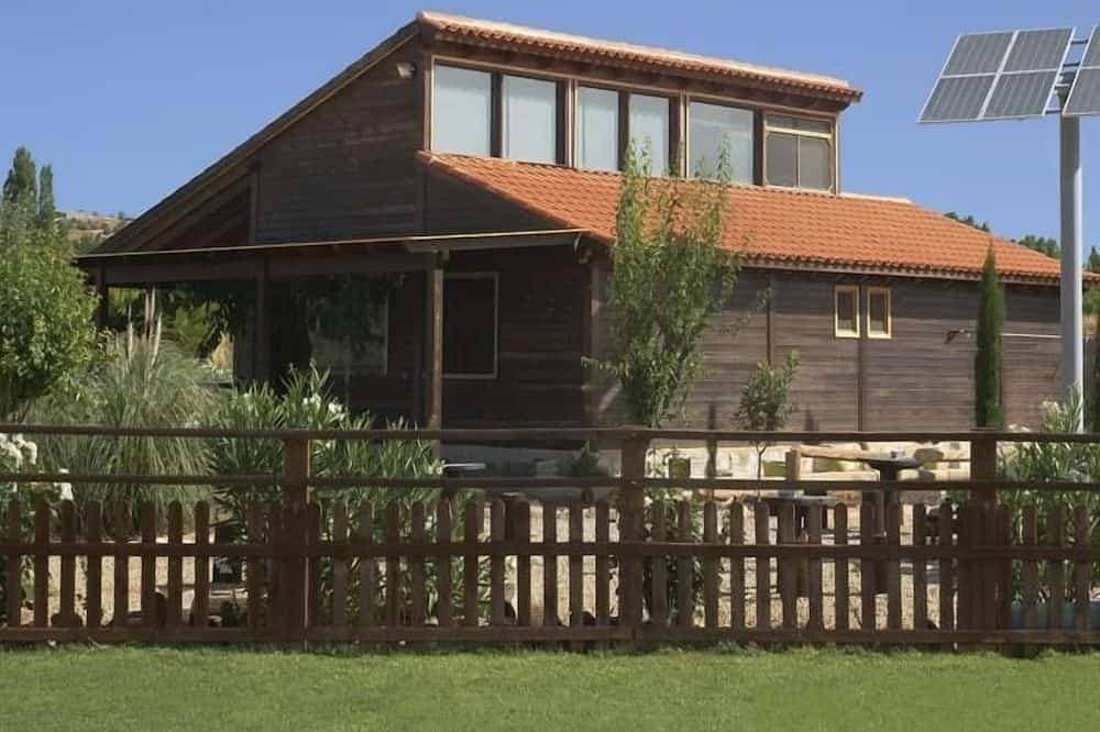 Foto 9 von 21: Holzhaus mit Platz für 12 Personen mit Pool