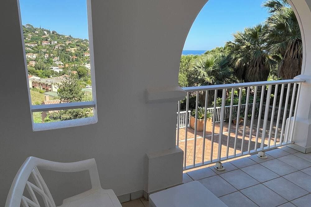 Foto 13 von 13: Apartment n°2 near the beach - sea view + terrace