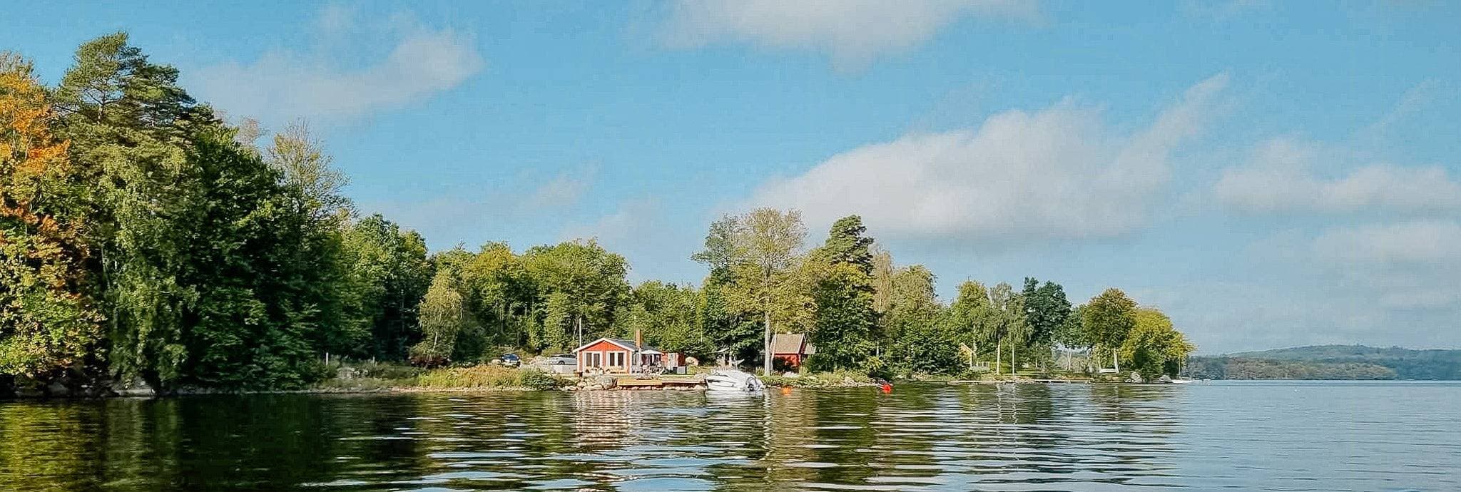 Foto 2 von 25: Ferienhaus mit Strandgrundstück, Boot und Anlegestelle in Småland