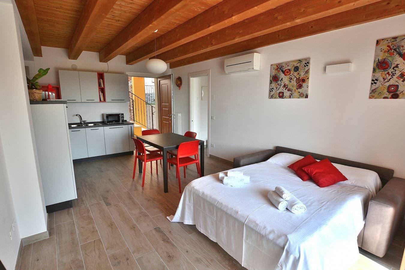 Foto 9 von 15: Red Apartment in Marciaga di Costermano