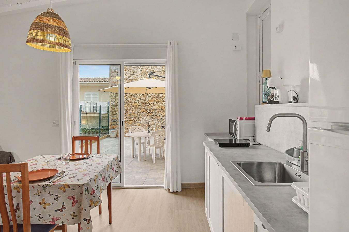 Foto 3 von 22: Apartment 'Loft Antic Plankton - Masos De Pals' mit Bergblick, WLAN und Klimaanlage