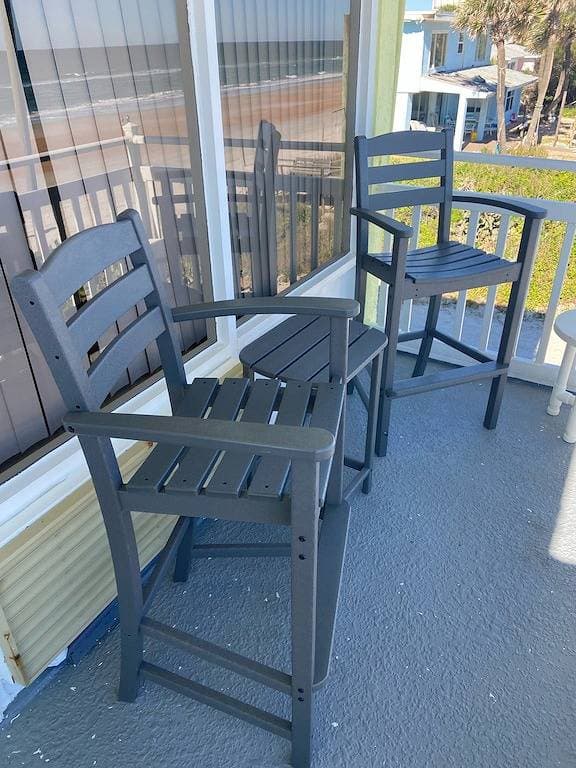 Foto 11 von 30: Oceanfront Studio - “also can’t get closer to the beach” View, comfy and clean!